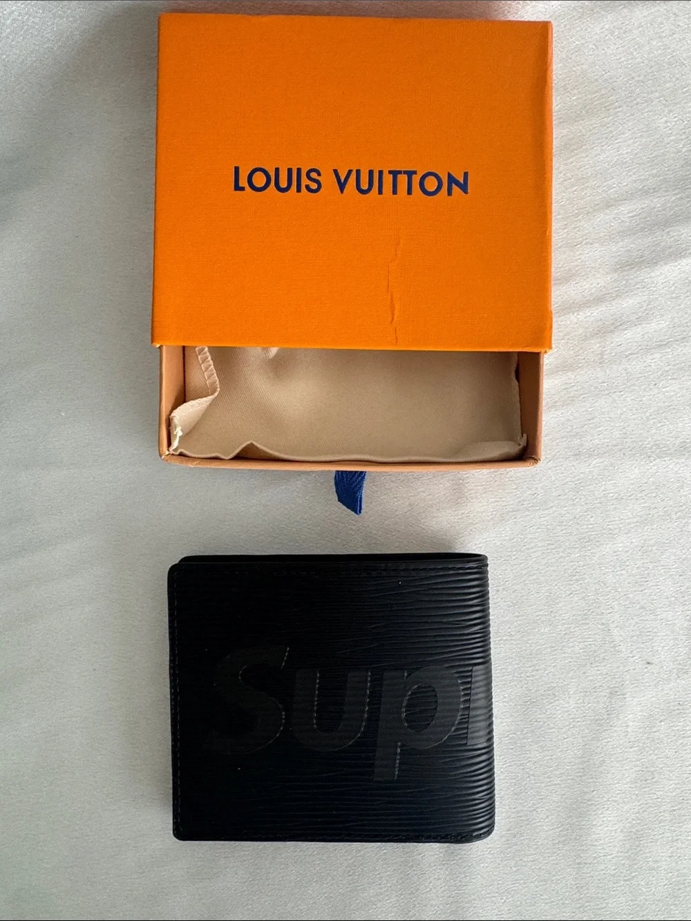 New! Louis Vuitton x Supreme Wallet